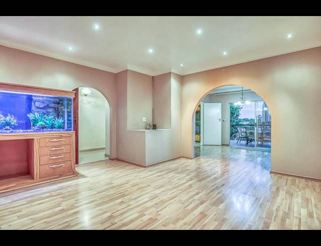 4 BEDROOM HOUSE FOR SALE IN GLENVISTA